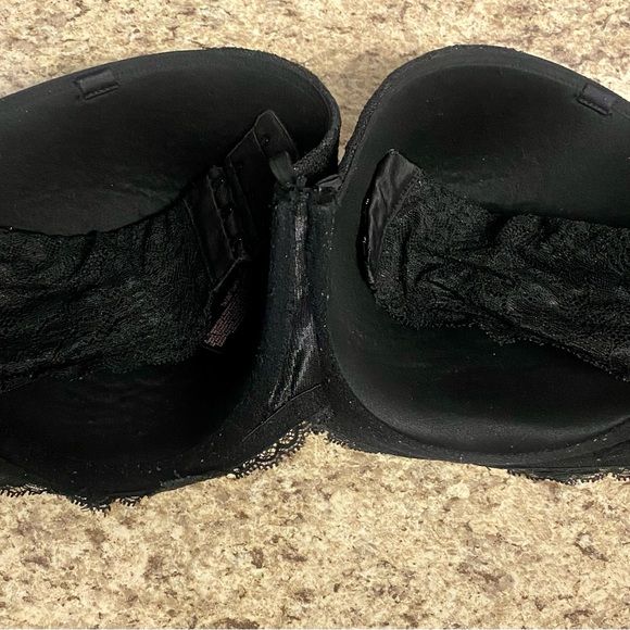 Gently worn black Victoria Secret half bra size 38DD - Picture 4 of 5